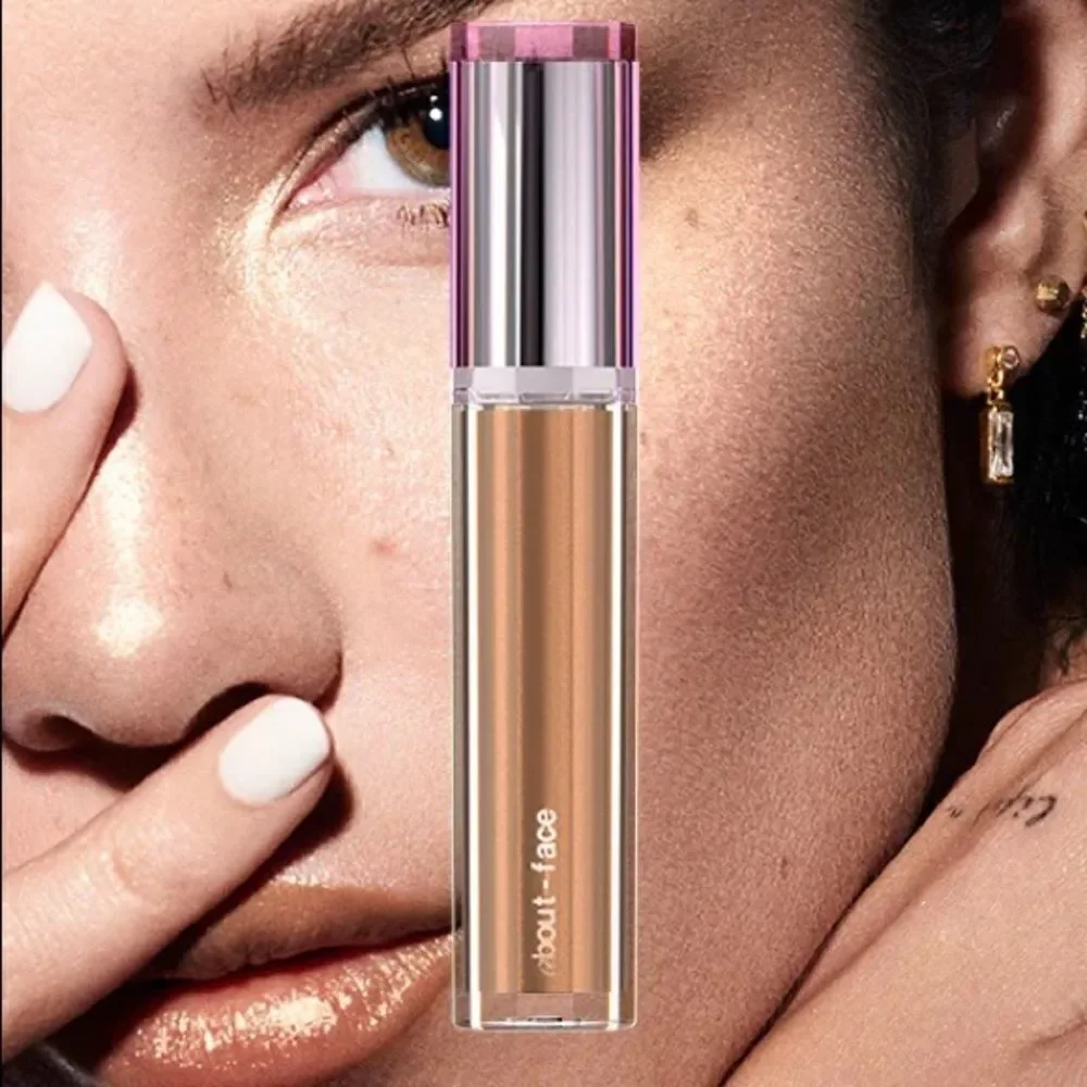 About Face Light Lock Lipgloss (Payton)